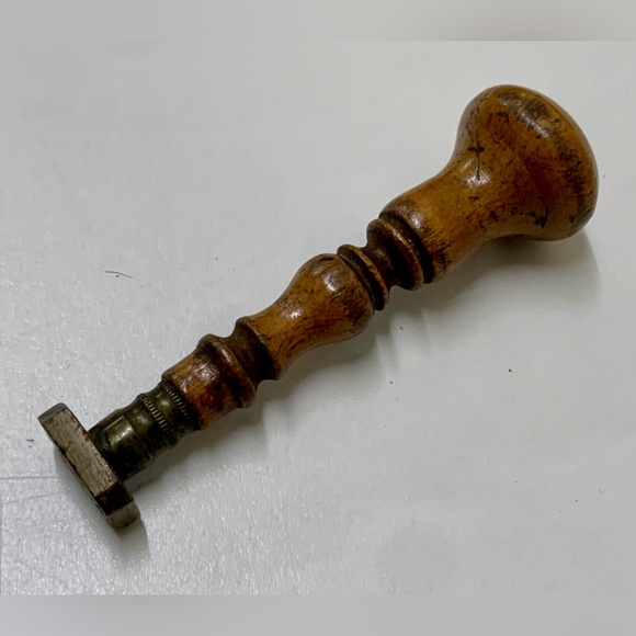 19th Century Antique Wooden Handle Metal Wax Seal Manual Press - Picture 15 of 16